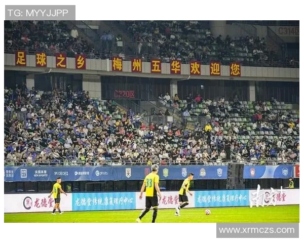 3R足球明星引领潮流展现激情与实力的完美结合